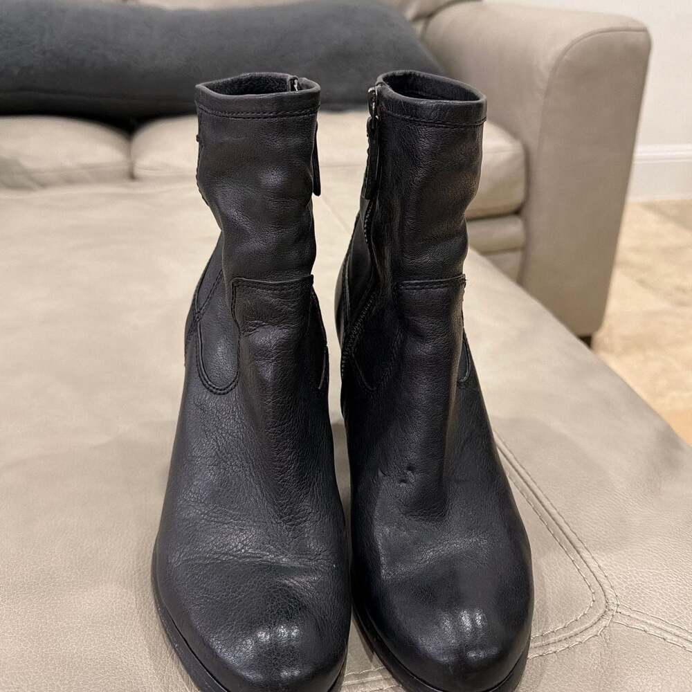 SALE❤️ Frye Patty Artisan Zip Black Leather Block Heel Ankle Booties - Picture 4 of 10